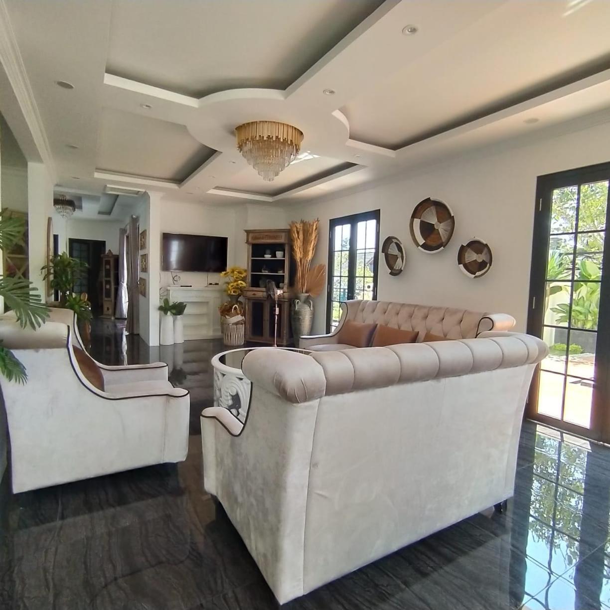 Villa Kota Bunga Malini 7 Cinengangirang 외부 사진