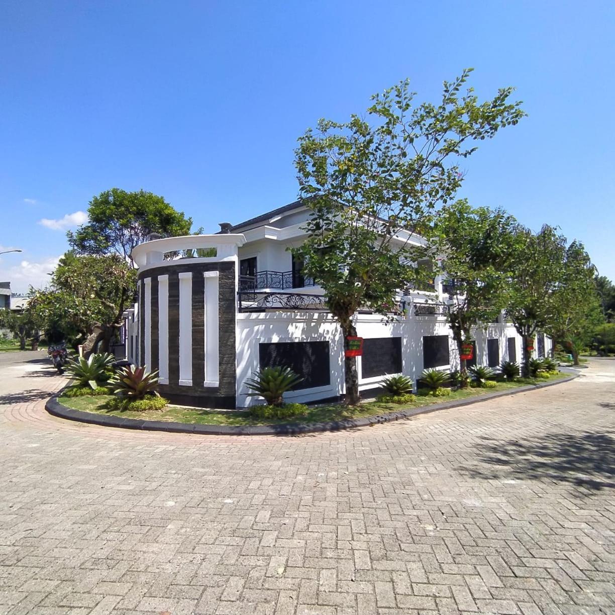 Villa Kota Bunga Malini 7 Cinengangirang 외부 사진